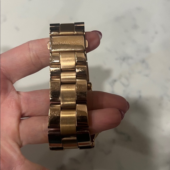 Michael Kors Rose Gold Women's Watch - Picture 5 of 6